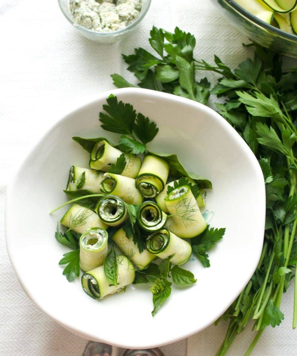 Hummus, herbs, and zucchini are all you need to make this tasty summer dish!