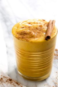 This Pumpkin Pie Smoothie is a healthy way to get your Pumpkin Pie fix! It is flavored with canned pumpkin and pumpkin pie spice. A Jamba Juice copycat recipe | CatchingSeeds.com