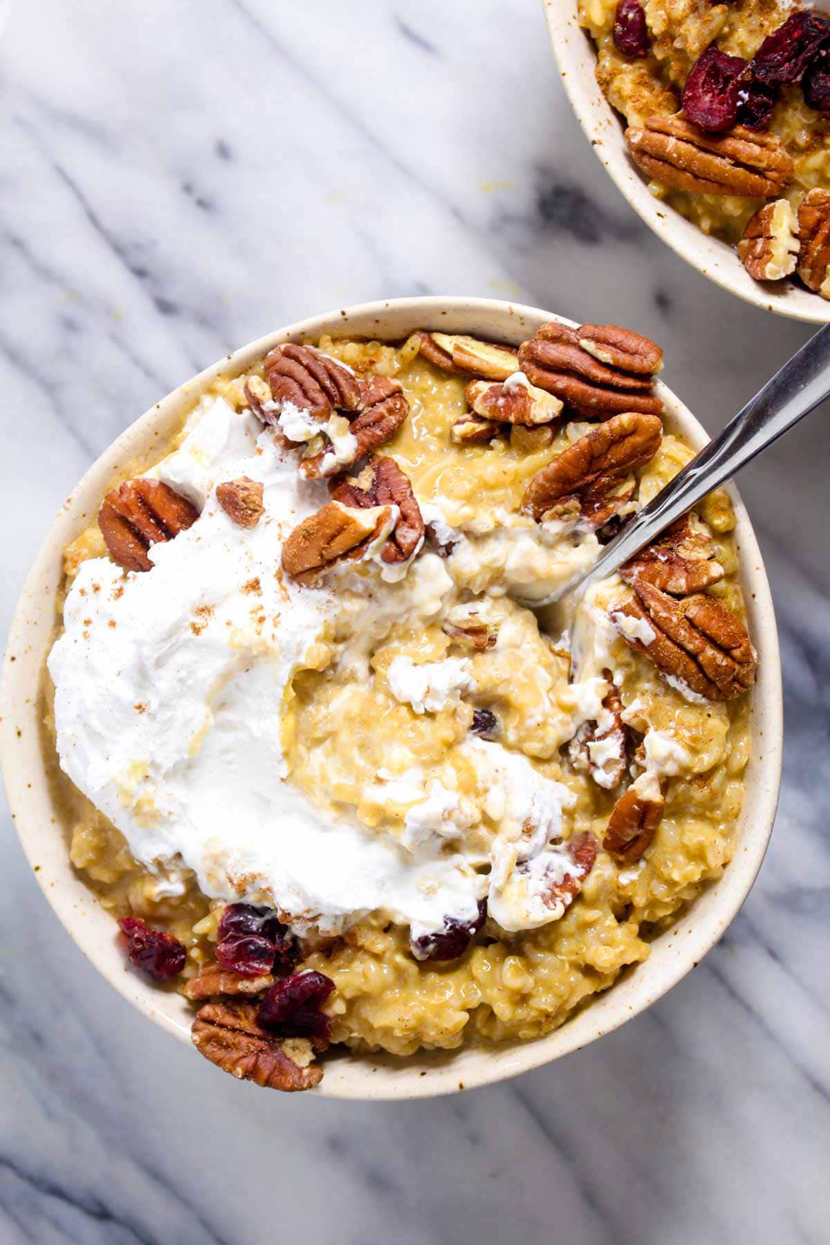 This is like eating Pumpkin Pie meets Rice Pudding for breakfast! And it is secretly healthy! This vegan and gluten free recipe is flavored with pumpkin and pumpkin pie spice. | CatcingSeeds.com