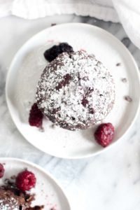 This Chocolate Lava Baked Oatmeal is a rich, chocolate-y breakfast cake that is secretly healthy and made with whole food ingredients! This cake is both gluten-free and vegan. | CatchingSeeds.com
