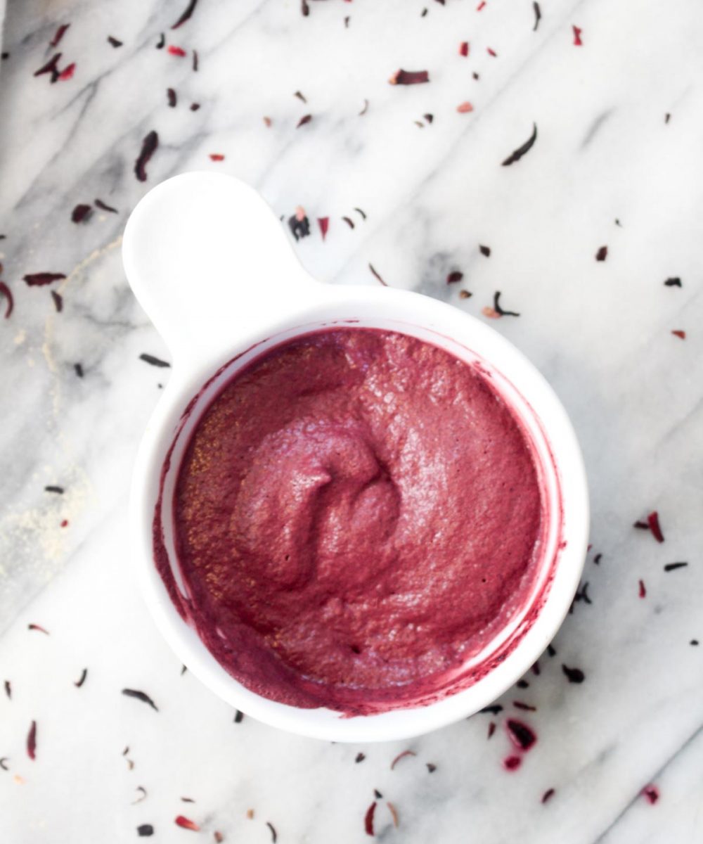 This Hibiscus Clay Antioxidant Face mask will infuse your face with anti-aging antioxidants and banish blackheads using all natural non-toxic ingredients! | CatchingSeeds.com