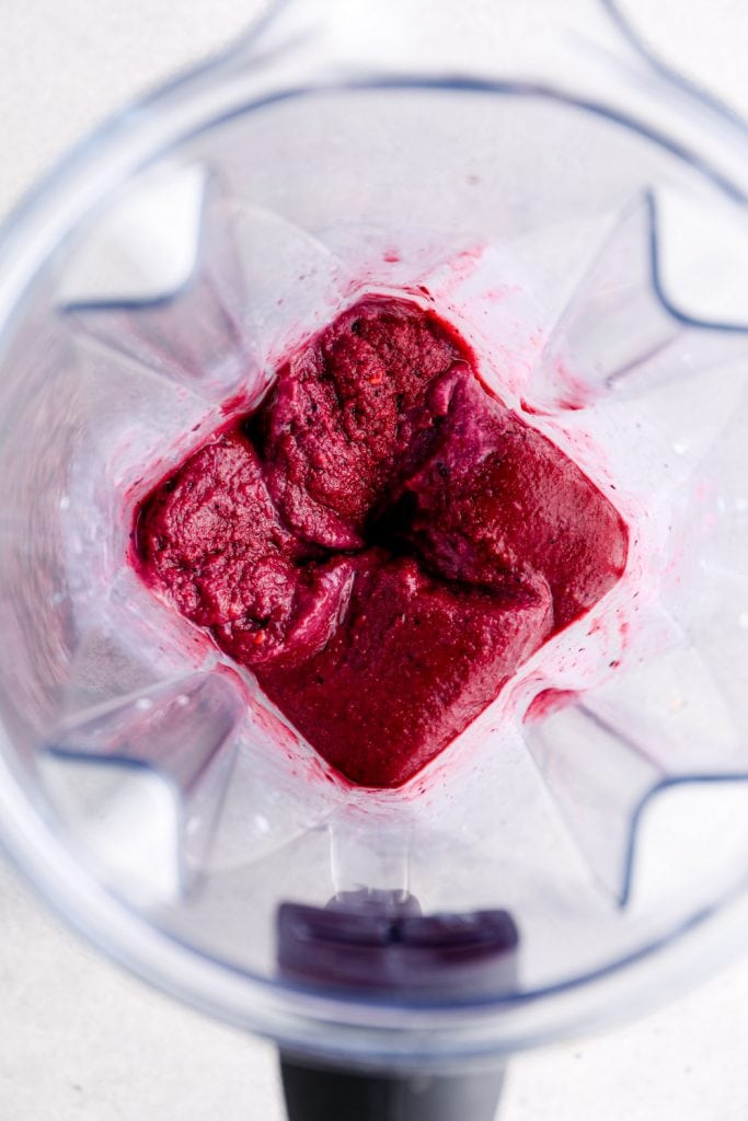 An acai smoothie in the blender.
