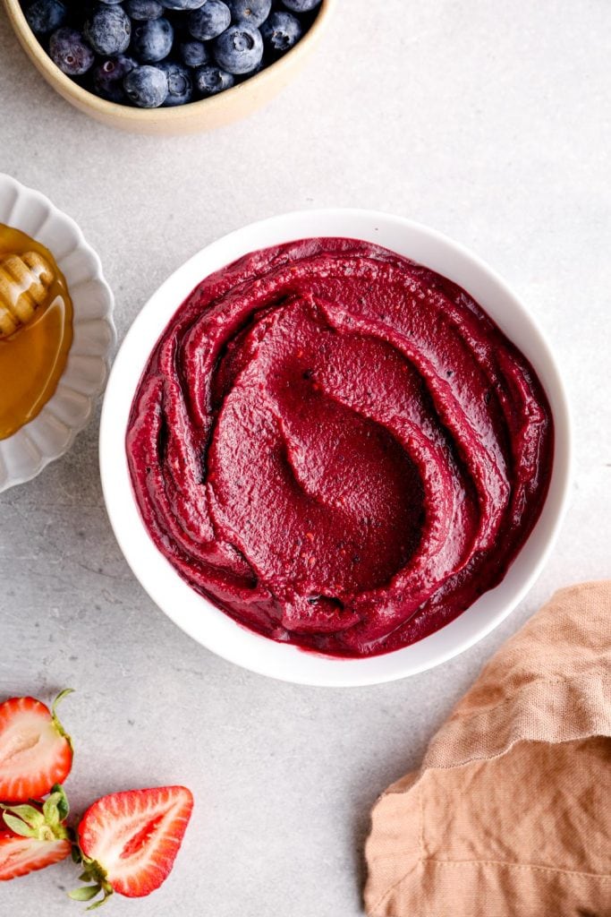 An acai bowl without toppings.