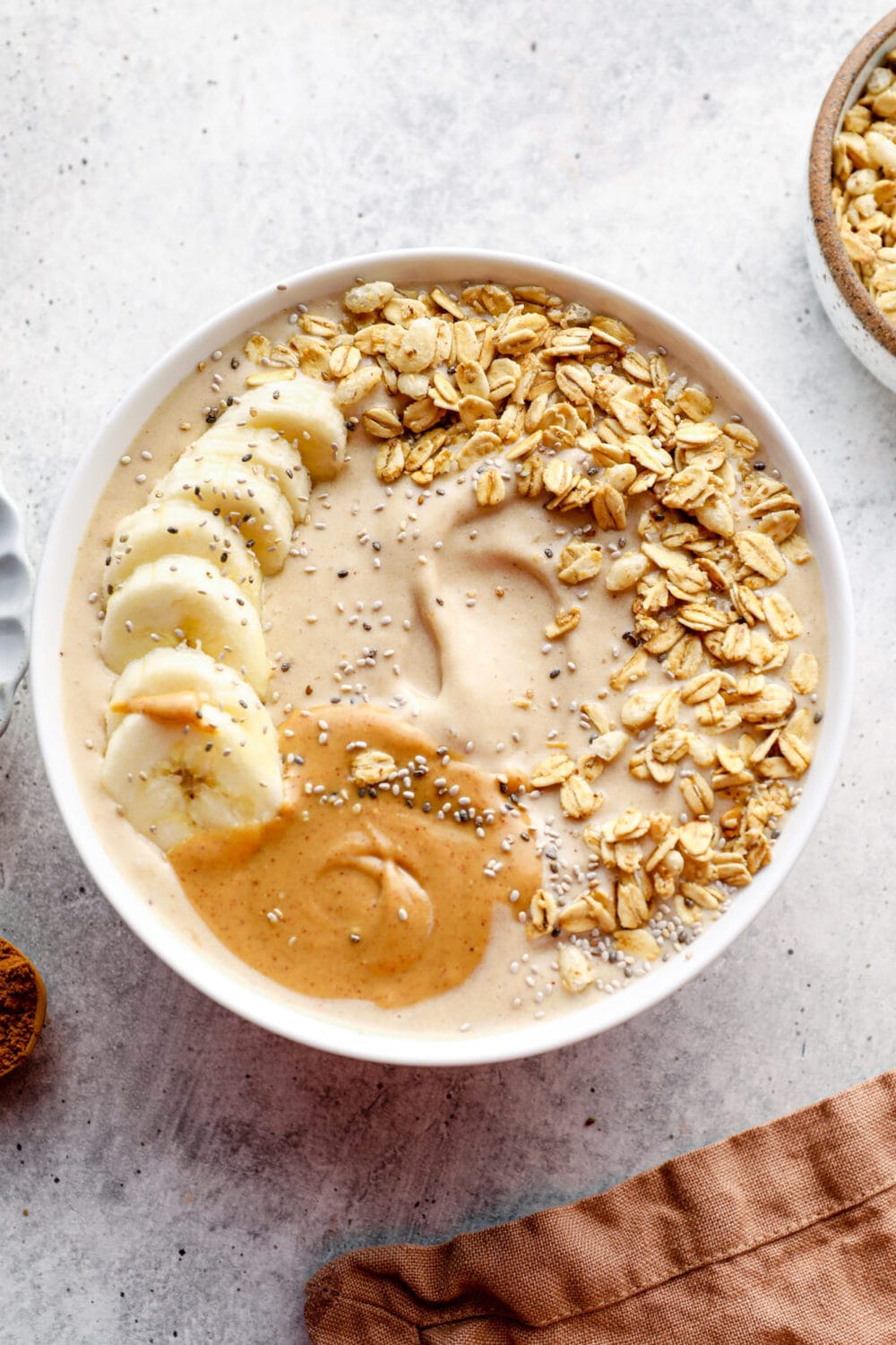 Photo inspiration: Banana Oat Smoothie Bowl Recipe Reference: Banana Smoothie Bowl